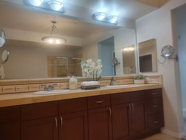 Building Photo - Resort Lifestyle at The Lido in Mission Valley