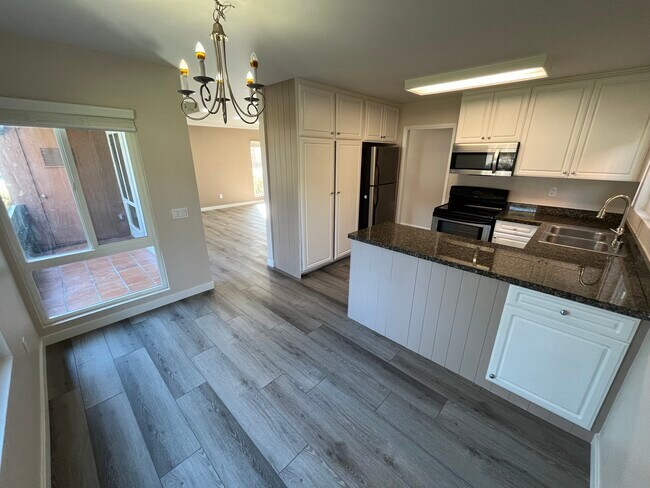 Building Photo - 17131 W Bernardo Dr