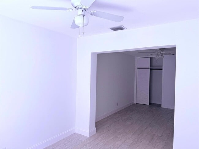 Building Photo - 626 Prosperity Farms Rd