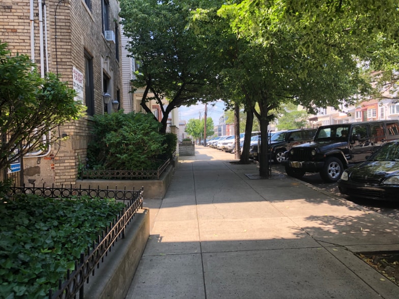 Building Photo - 5 Laidlaw Ave