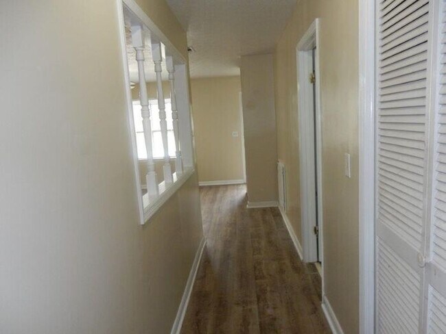 Building Photo - 6300 Olde Towne Dr