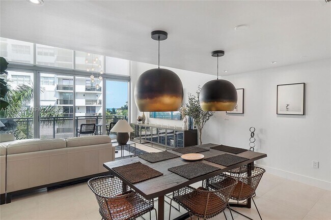 Building Photo - 6000 Collins Ave