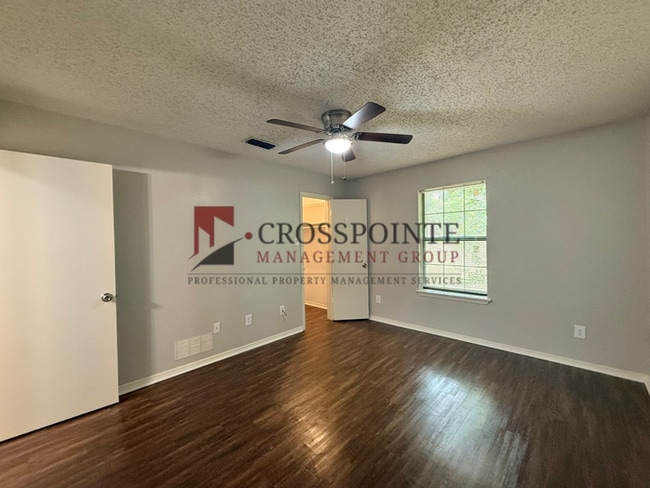 Building Photo - Almost Ready! 2 Bedroom, 1 Bathroom Duplex!