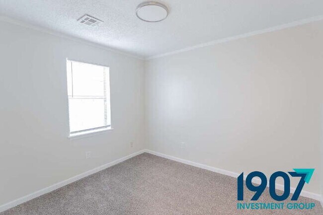 Building Photo - Stunning 3-Bedroom Home with Dramatic Vaulted Ceilings and Loft in OKC!