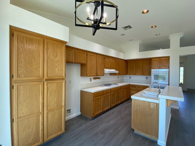 Building Photo - Castlerock Gated Community off Hilborn! Be...