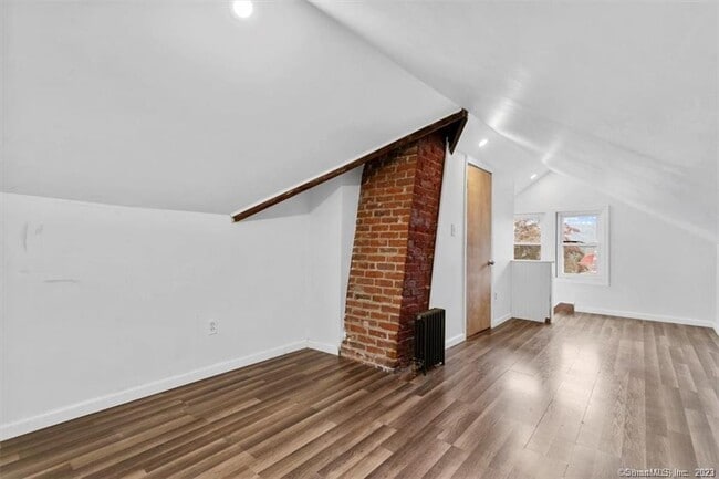 Building Photo - 44 Culver St