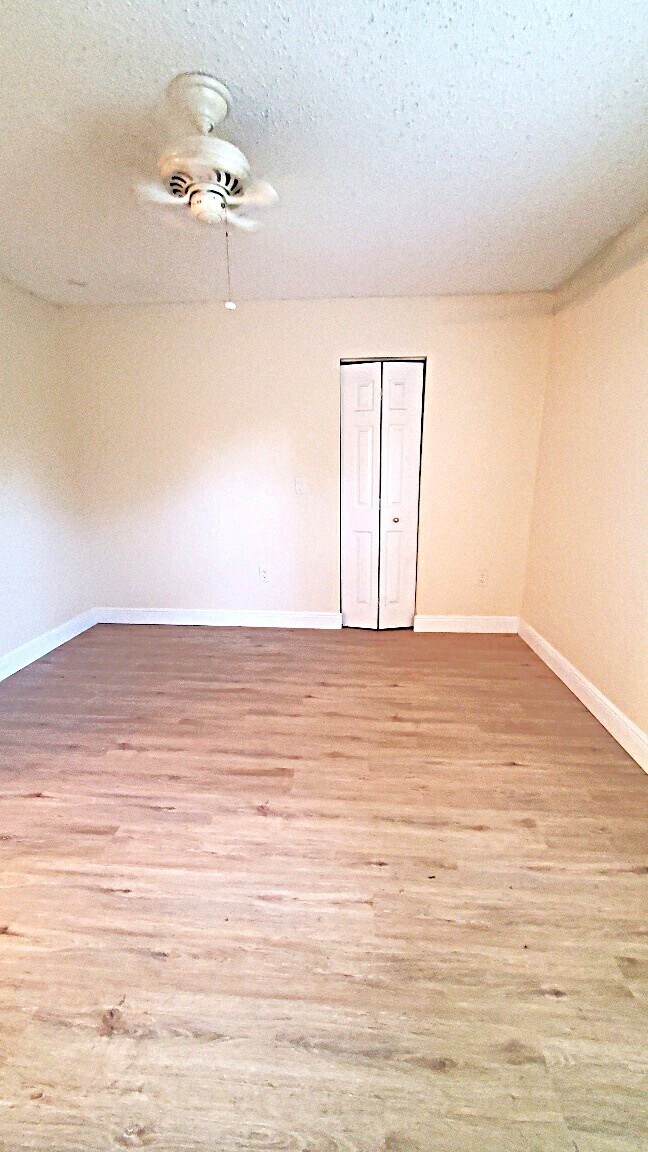 Building Photo - 01 + Den water included - Frist Floor unit...