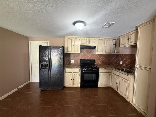 Building Photo - 1720 Roxella St