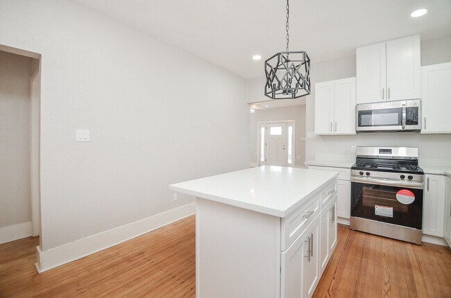 Building Photo - 4333 Harby St