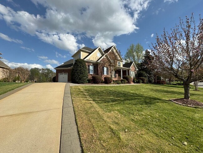 Building Photo - Eagle Ridge Golf Club!