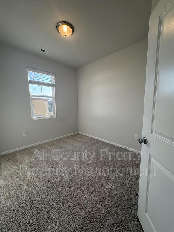 Building Photo - 67 Blakely St