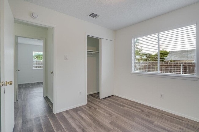 Building Photo - 616 Greenlawn Blvd