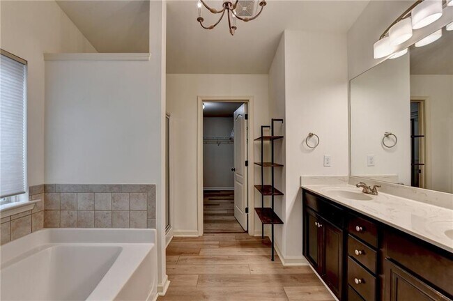 Building Photo - 5013 Groover Dr