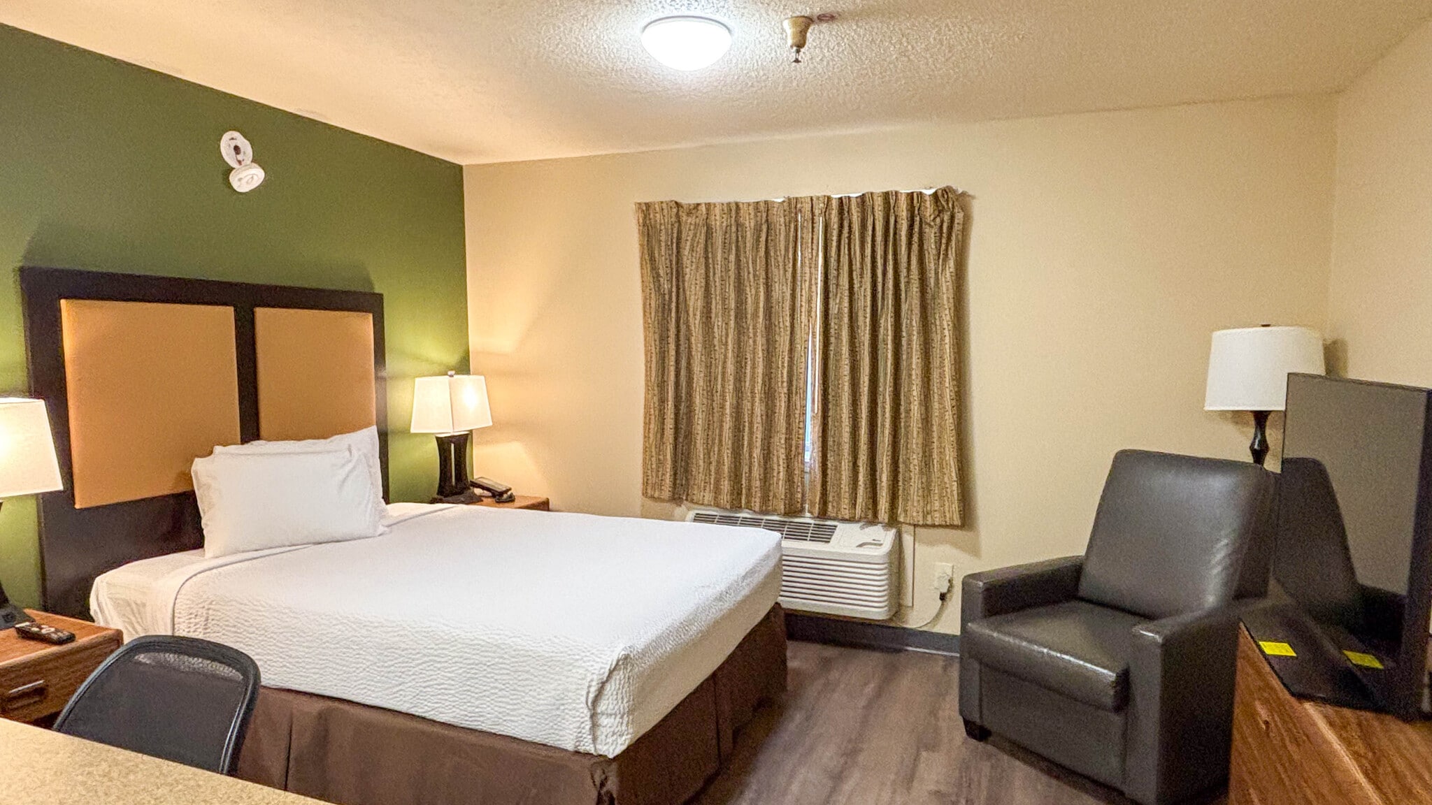 Building Photo - 530 Woods Lake Rd