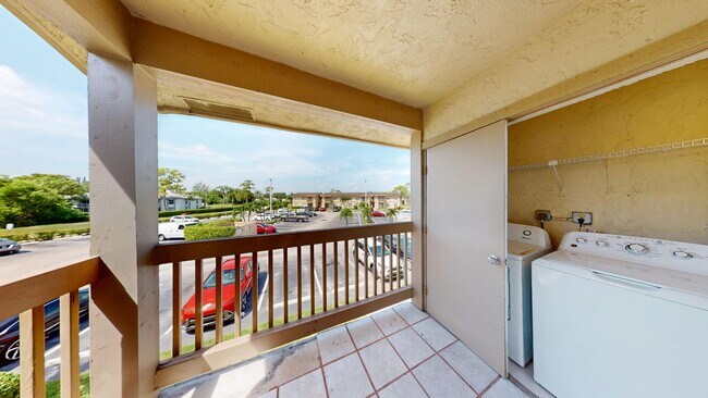 Building Photo - 2BD/2BA Condo in West Palm Beach!!