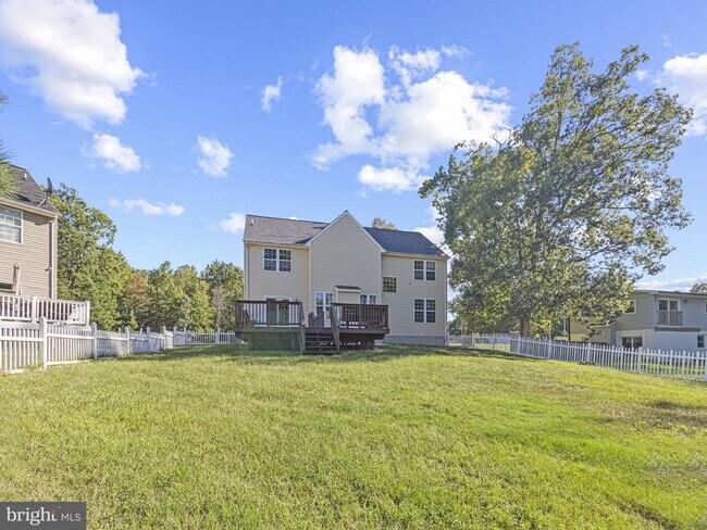 Building Photo - 45370 Barefoot Dr