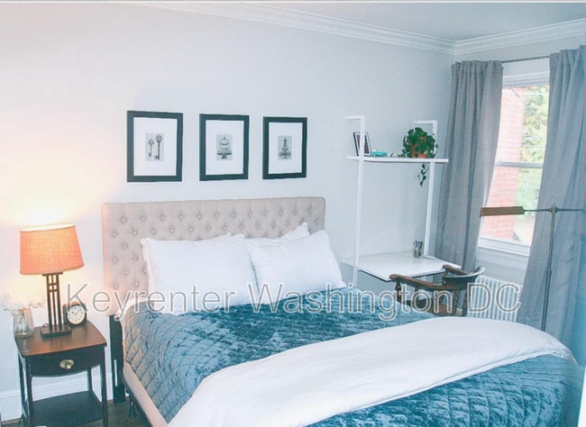 Building Photo - 242 Emerson St NW