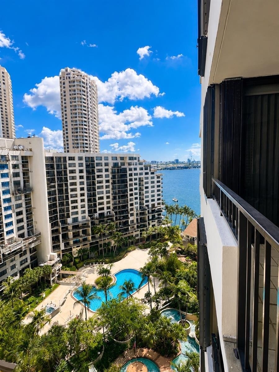Building Photo - 520 Brickell Key Dr