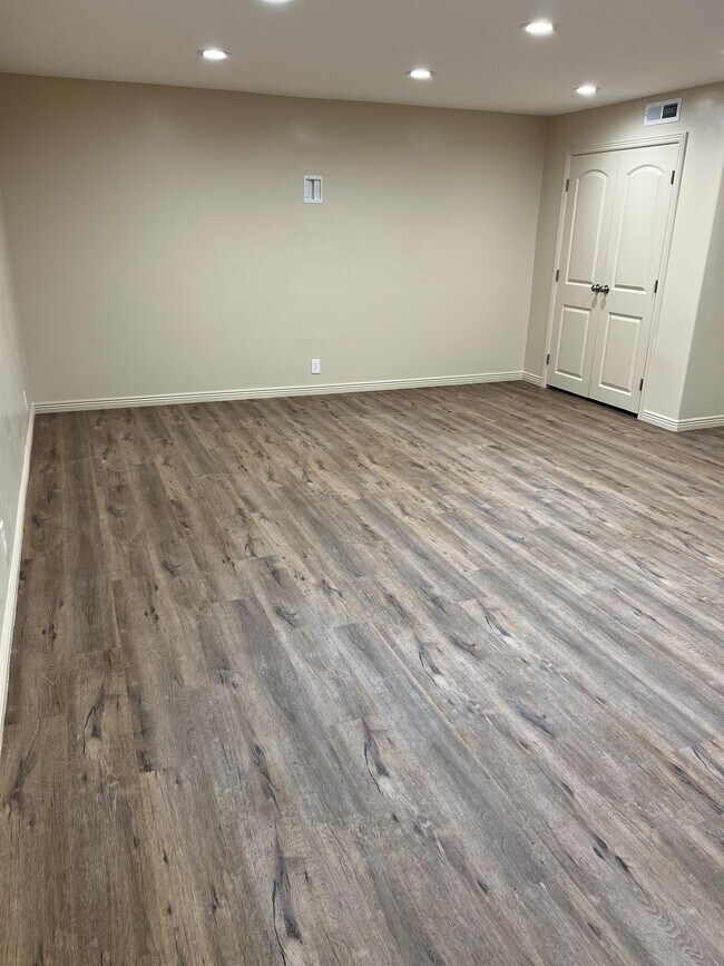 Building Photo - 104 Seminole Dr