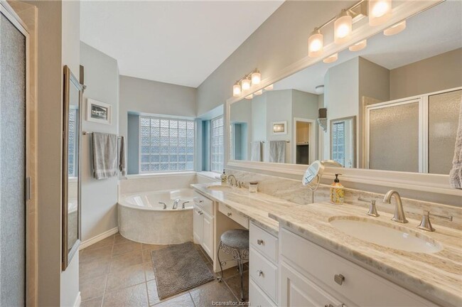 Building Photo - IMMEDIATE MOVE IN! Gorgeous 4 bedroom 3 ba...