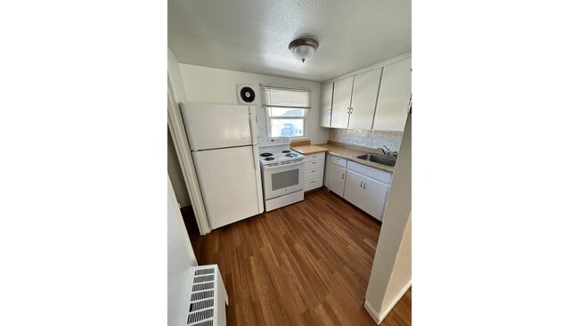 Building Photo - 1303 W 23rd Ave