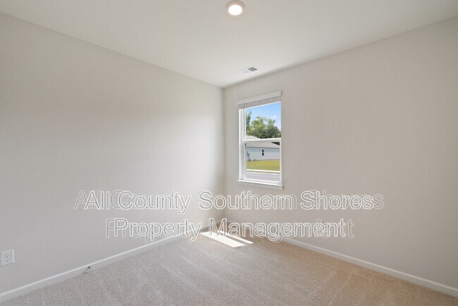 Building Photo - 215 Konik St