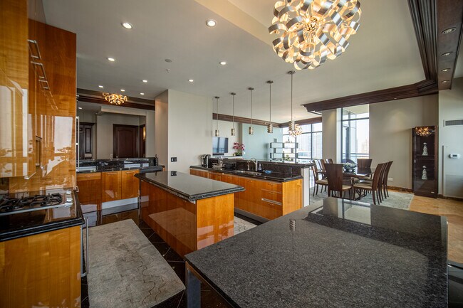 Building Photo - 450 E Waterside Dr