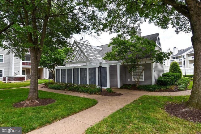 Building Photo - 4056 Grays Pointe Ct