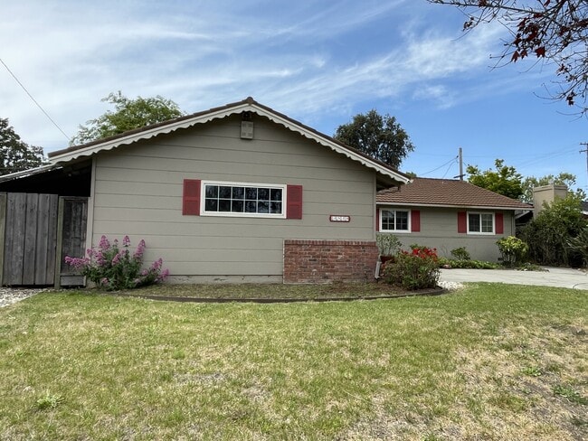 Building Photo - 3538 Parkland Ave