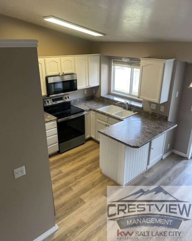 Building Photo - Must See!! 4 bedrooms 2 baths house in Layton!