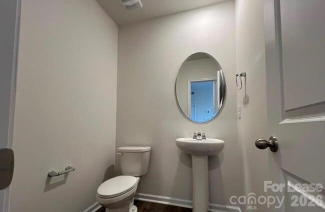 Building Photo - 1924 Vanderlyn St