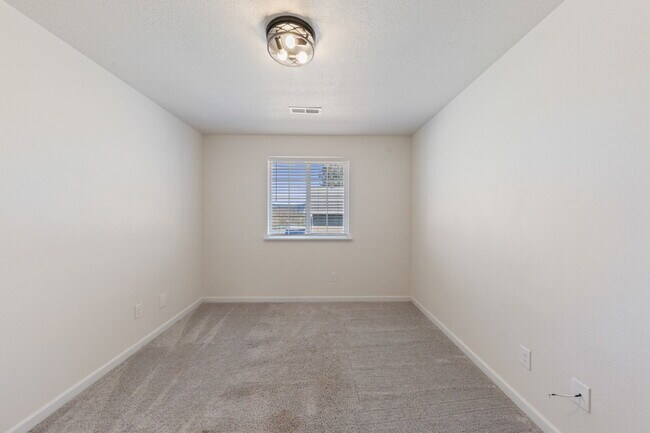 Building Photo - Newly Remodeled 3 bedroom Home