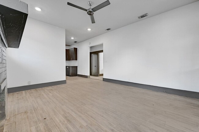 Building Photo - 3 Bed House - Heart of West Campus