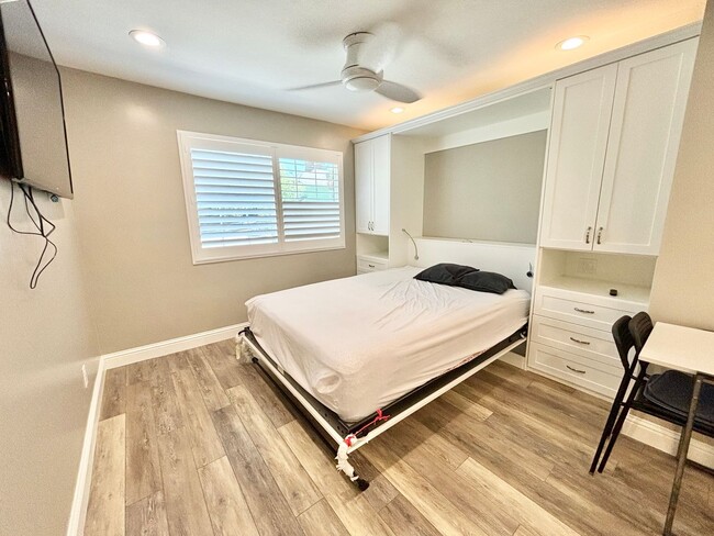 Building Photo - Fully Furnished Studio Near Nugget