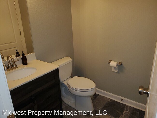 Building Photo - 3 br, 2.5 bath House - E 100-11 Green Mead...