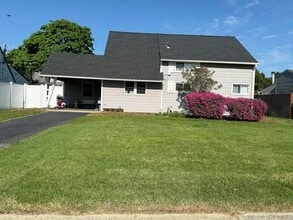 Building Photo - 168 Red Maple Dr E