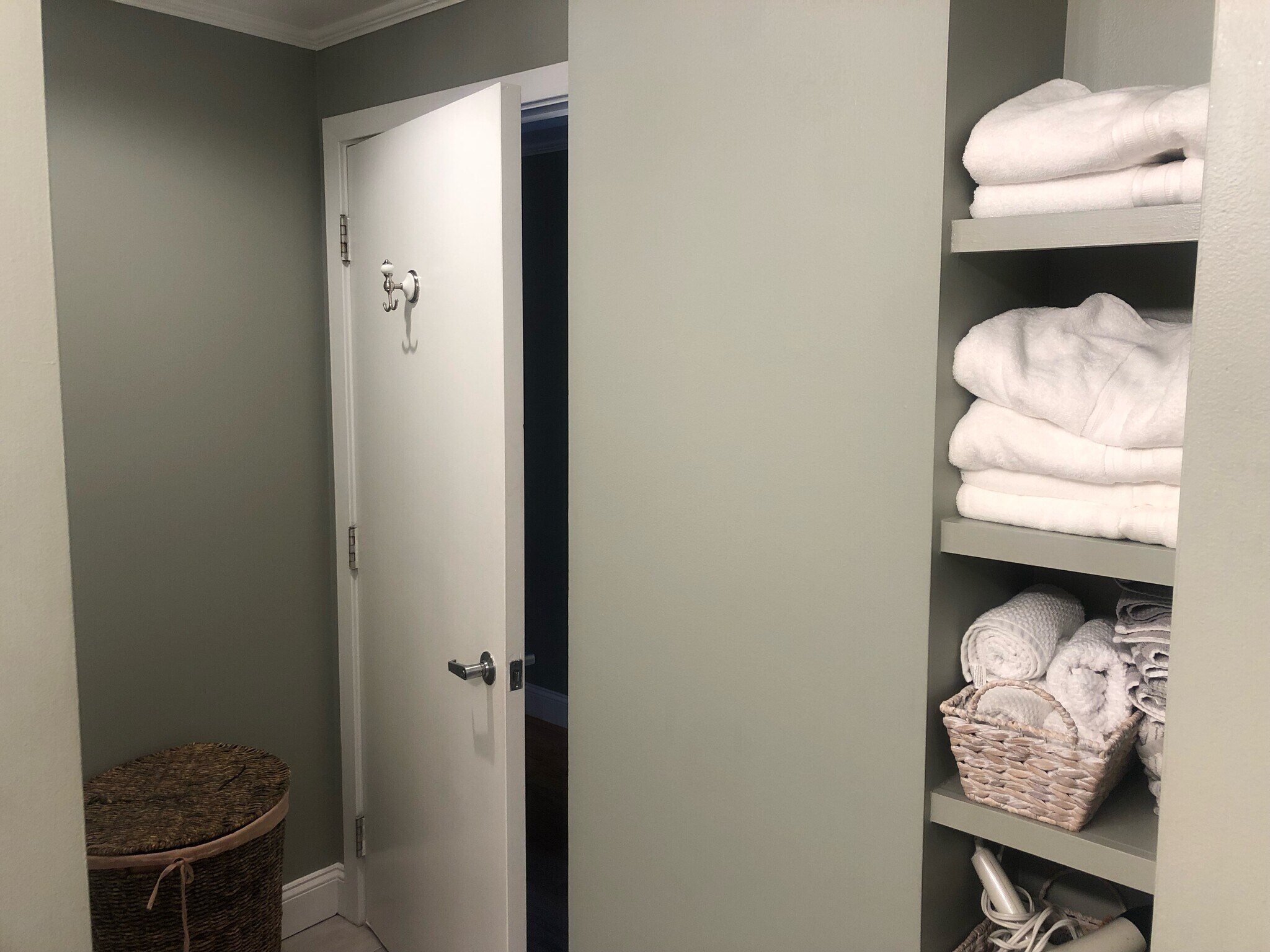 Building Photo - 54 Green St