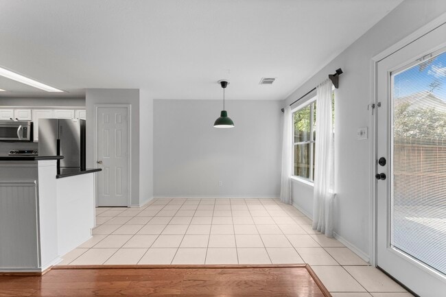 Building Photo - 15 Timberstar St