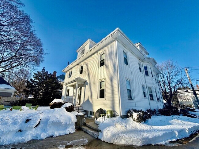 Building Photo - 44 Gray St