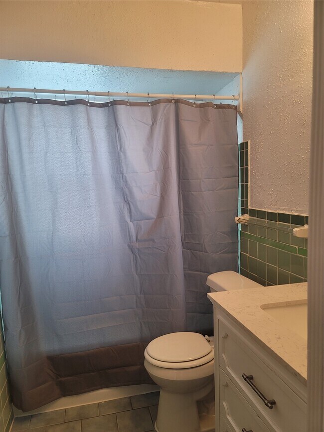 Building Photo - 1920 Binz St