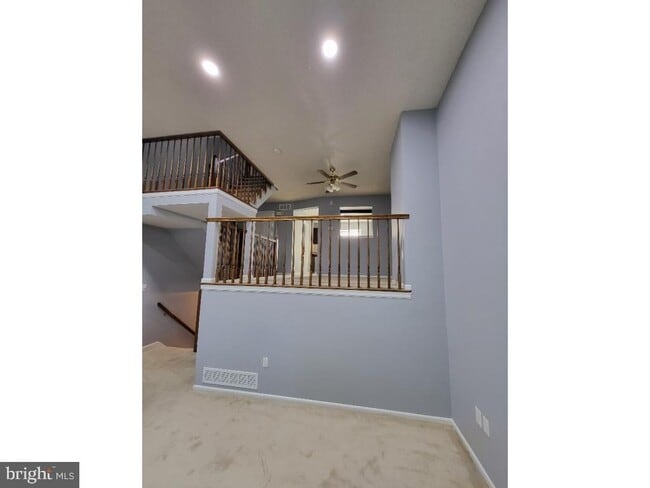 Building Photo - 6 Halstead Pl
