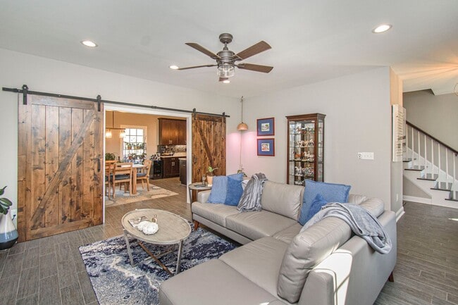 Building Photo - Spacious Home with Hot Tub, Fenced Yard an...