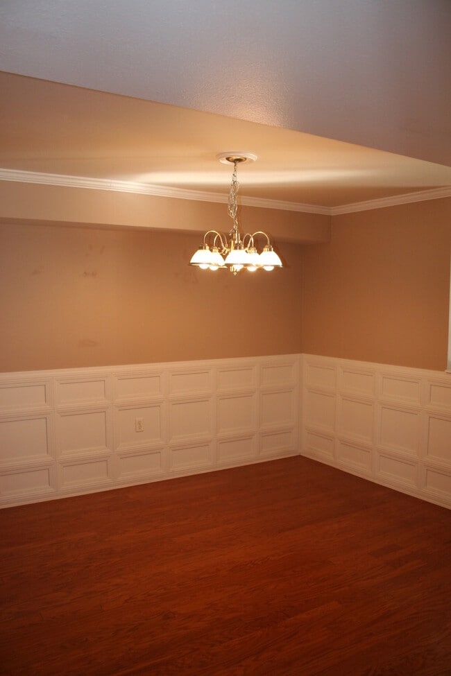 Building Photo - 5500 Lennox Ave