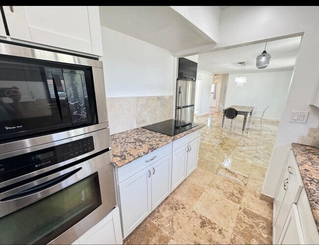 Building Photo - 101 SE 14th Pl