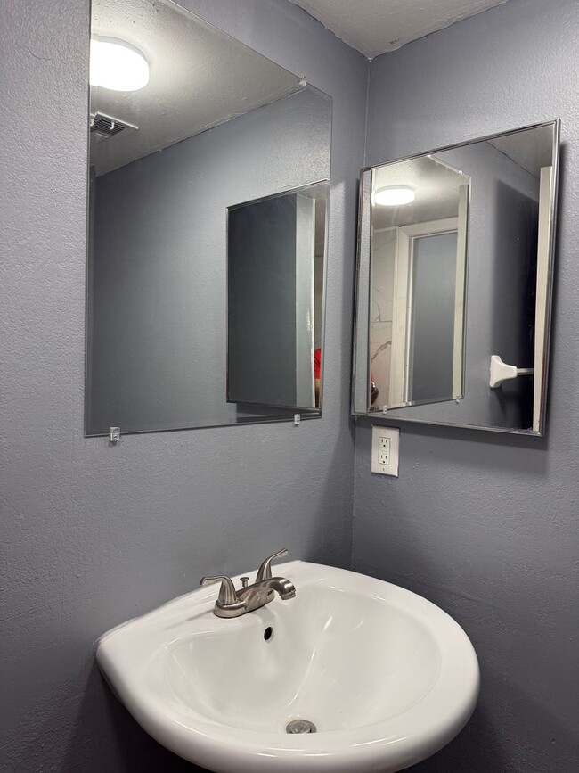 Building Photo - 65th Terrace N - Triplex