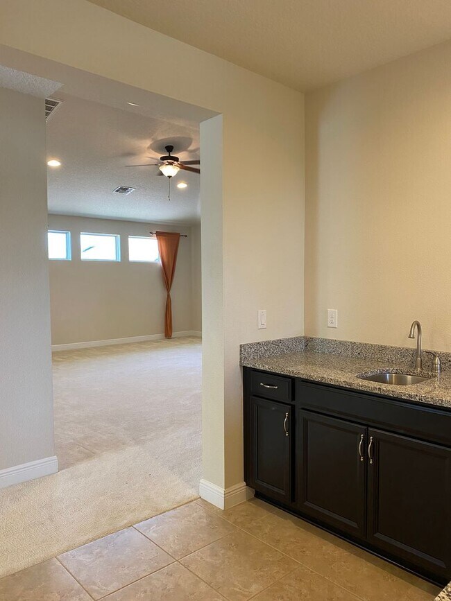 Building Photo - Exquisite 6-Bedroom Estate with Private Po...