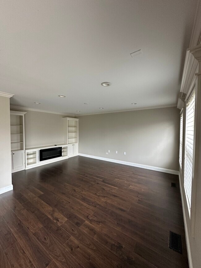 Building Photo - 1258 Lasser Dr