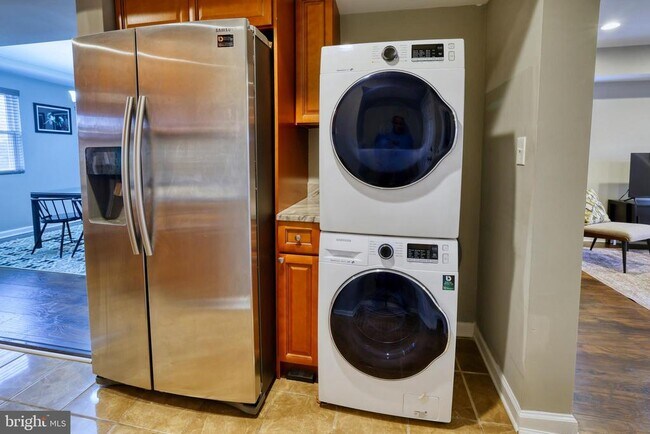 Building Photo - 4709 Jay St NE