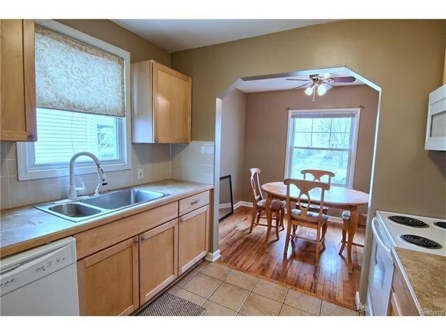 Primary Photo - 916 N Dorchester Ave