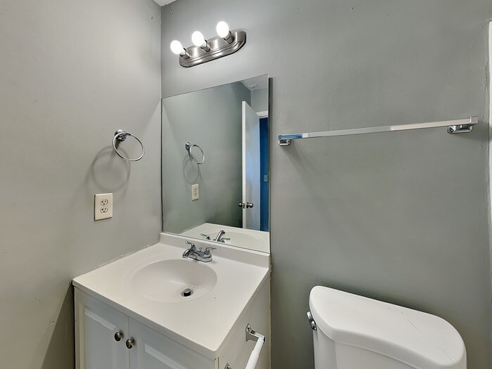 Building Photo - 2093 Drake Ct
